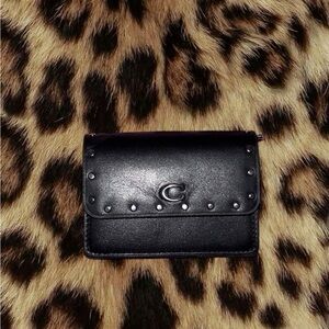 Coach Essential Half Flap Card Case with Rivets (BLACK/SILVER)